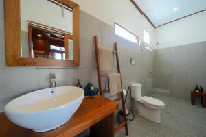 Phòng Giường Đôi Nhìn Ra Hồ Bơi (Double Room with Pool View)