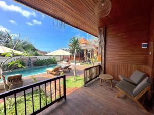 Phòng Giường Đôi Nhìn Ra Hồ Bơi (Double Room with Pool View)