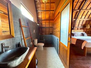 Phòng Giường Đôi Có Ban Công (Double Room with Balcony)