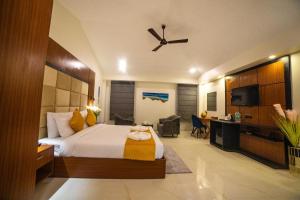 HUE GUH The Porto Candolim
