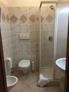 Camera Matrimoniale/Doppia con Letti Singoli con Bagno Privato