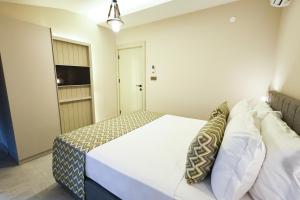 Deluxe Suite with Spa Bath room in Neva Suite Hotel