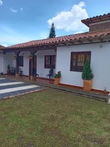 Villa Samantha - Casa Colonial con Parqueadero - San Francisco