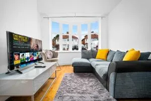 The Rock, Elegant 4 Bedroom House, Solihull, close to NEC, sleeps 8 - Acocks Green