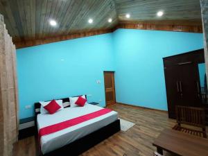BnBBuddy Himalayan 3BR Farmstay wid Lawn Near Manali