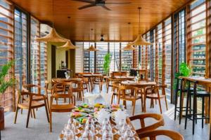 Freissy 1 BR Suite River View ZN160