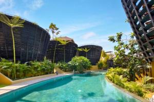 Freissy 1 BR Suite River View ZN160