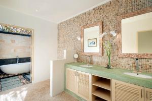 Beachside Villa Kelecung