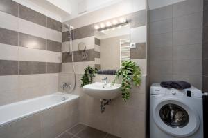 AtriumResidences with FreeParking, AC, Balcony and Wi-fi