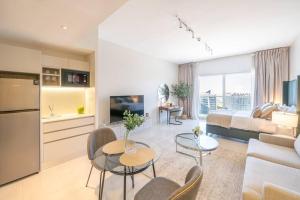 Stunning High Floor Studio Apartment in BusinessBay