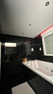 Appartements Black Room: Votre Love Room pres de Lyon : photos des chambres