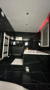 Appartements Black Room: Votre Love Room pres de Lyon : Appartement 1 Chambre