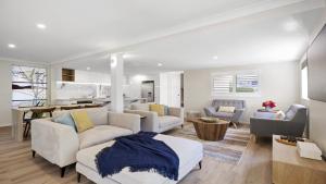 Azure - Luxe, Pool Beachfront