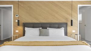 Azure - Luxe, Pool Beachfront