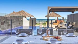 Beachfront #12 - Direct Beach Access, Pet Friendly, 5Bed 4Bath