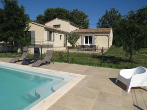 Maisons de vacances Maison face au Luberon avec piscine - 5 Chambres : photos des chambres