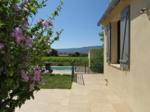 Maisons de vacances Maison face au Luberon avec piscine - 5 Chambres : photos des chambres
