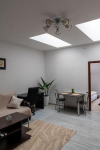 Enjoy Apartments - Central Skylight Residence