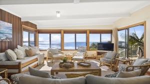 The Cowrie House - Ocean Views, Village, Surf