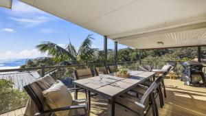 The Cowrie House - Ocean Views, Village, Surf