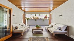 Sundecks - Stunning Oceanview Beach House in Emerald Beach