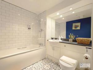 Two Bed Serviced Apartment by London Docklands