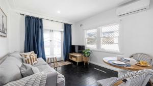 Crackers - Pet Friendly, Jetty Location, Walk to Restaurants