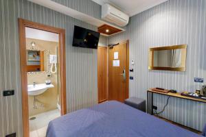 Economy Double Room room in Hotel Lirico