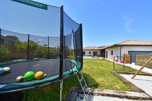 Maisons de vacances Villa Miluva - Maison climatisee avec piscine : Maison 4 Chambres