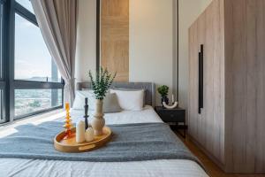 Modern Design 2BR Astoria