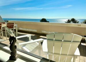 FeWo Traumblick - Himmel & Meer mit TRAUM Meerblick am Strand mit großem Balkon - WLAN, Streaming, 2024 modernisiert