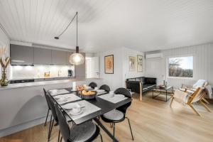 Lovely Newly Renovated Holiday House - 1005