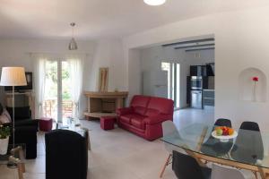 Villa Verde with Outdoor Jacuzzi