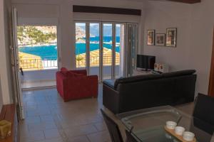 Agia Efimia seaside 2br apartment