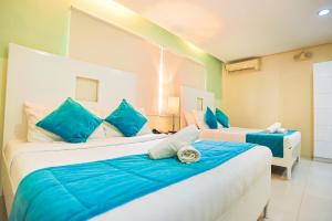 Holiday Suites Business District - formerly Empire Suites Hotel