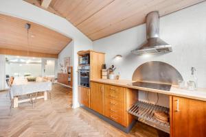 Large Pool House With Activity Room - 1014