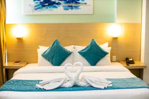 Holiday Suites Business District - formerly Empire Suites Hotel