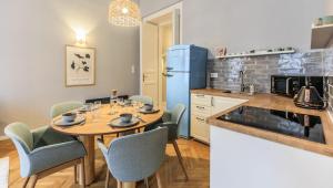 Central Designer 2 bedroom Flat