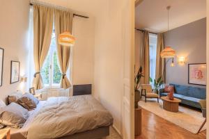 Central Designer 2 bedroom Flat