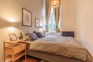 Central Designer 2 bedroom Flat