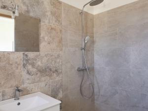 Maisons de vacances Logement au calme a LOURMARIN : photos des chambres