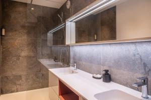 Hotels Kyriad Chateauroux Nord - Aeroport : photos des chambres