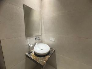 Hotel Moon Inn JUST 2 MIN WALK FROM GOLDEN TEMPLE & JALLIANWALA BAGH