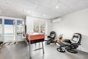 14 Person Nice Pool House - 2001