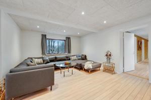 Large 30-Person Holiday Home With Pool And Spacious Activity Room - 5000