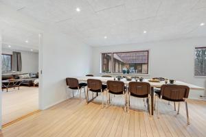 Large 30-Person Holiday Home With Pool And Spacious Activity Room - 5000