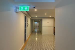 J PLACE HOTEL