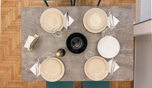 Acropolis Aria Apartment-Steps to Metro & Tram