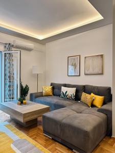 Acropolis Aria Apartment-Steps to Metro & Tram