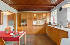 5 Bedroom Beautiful Home In Brovst